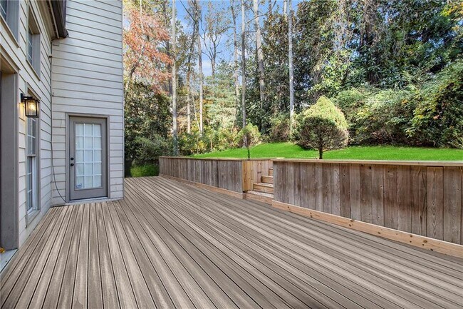 Building Photo - 960 Landmark Dr NE