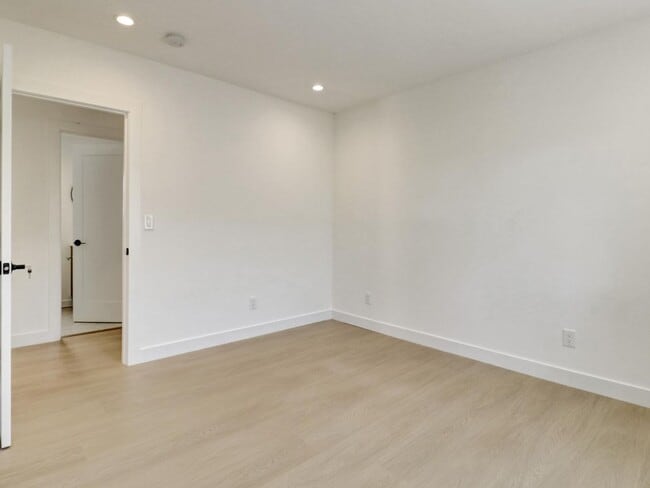Building Photo - 644 Pier Ave