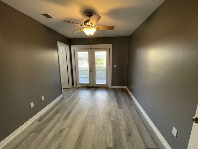 Building Photo - For Lease - 3 BR|2 BA Near Tyndall Air For...