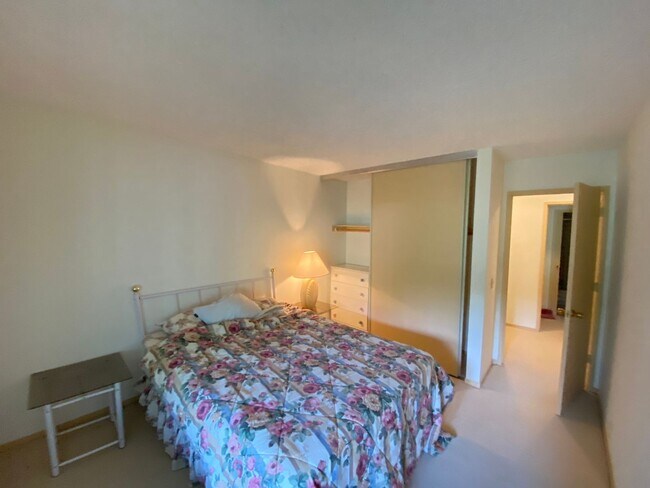Building Photo - 3 Bedroom Condo - Walk to Burnt Cedar Beach!