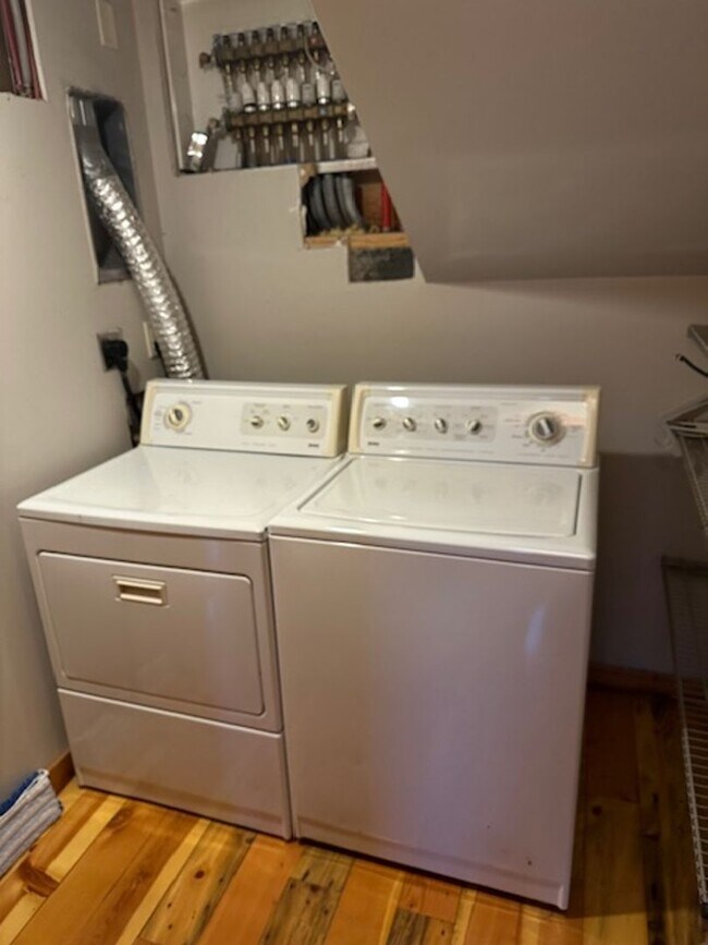 Building Photo - Amazing High End Condo in Award Winning "C...