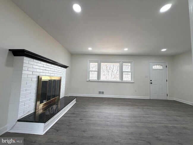 Building Photo - 7629 Huron Dr