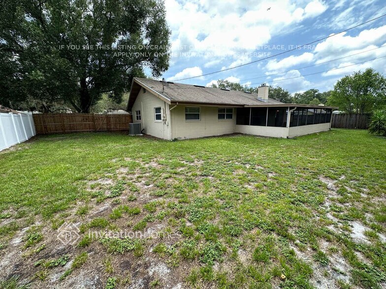 Building Photo - 2000 Sunderland Rd