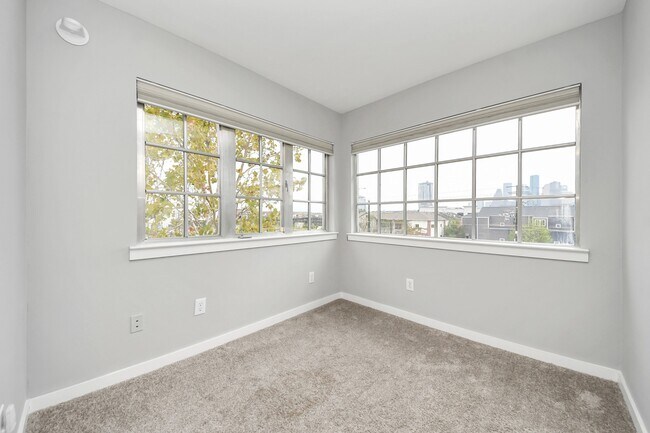 Building Photo - 1014 Montrose Blvd