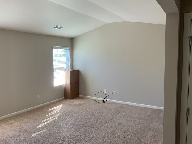 Building Photo - Chelsea Reserve  4 BR / 2.5 Ba / 2 family Room / 2 stories