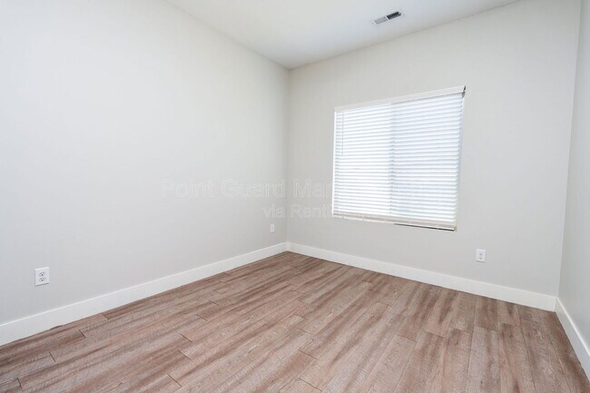 Building Photo - 3412 E Aster St