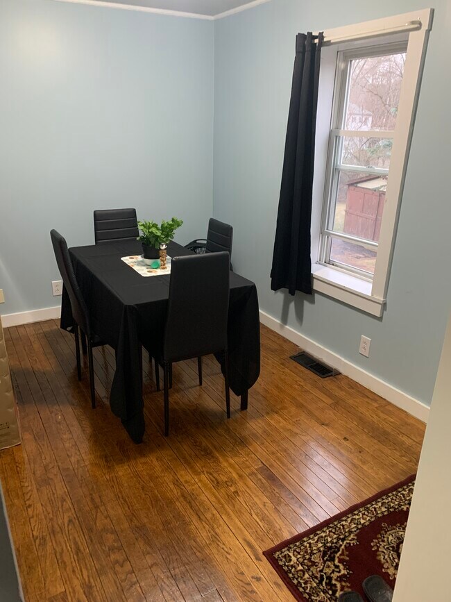 Building Photo - 25 Main St