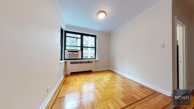 Building Photo - 124 E 24th St