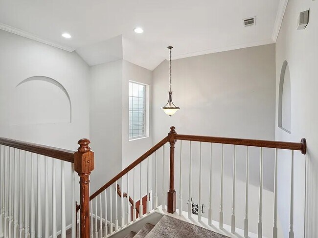 Building Photo - 118 Barrington Ln