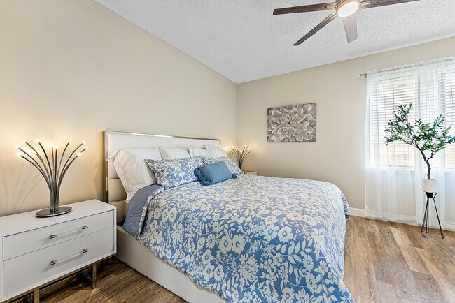 Building Photo - 7546 La Paz Blvd