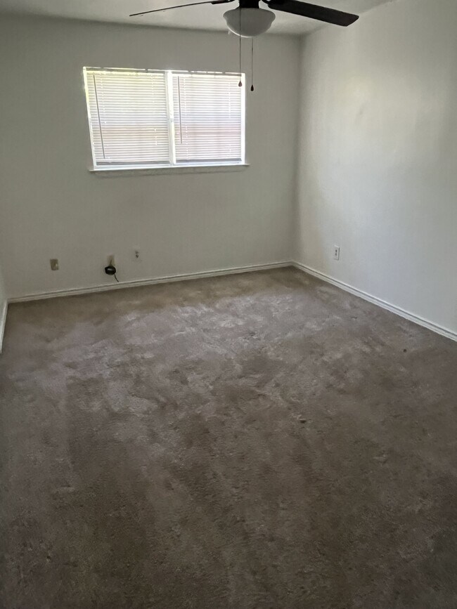 Building Photo - 206 Craddock Ave