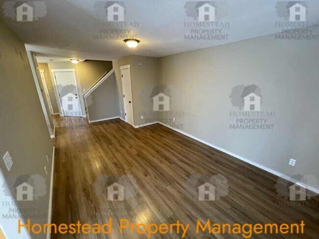 Building Photo - 479 Broad St S