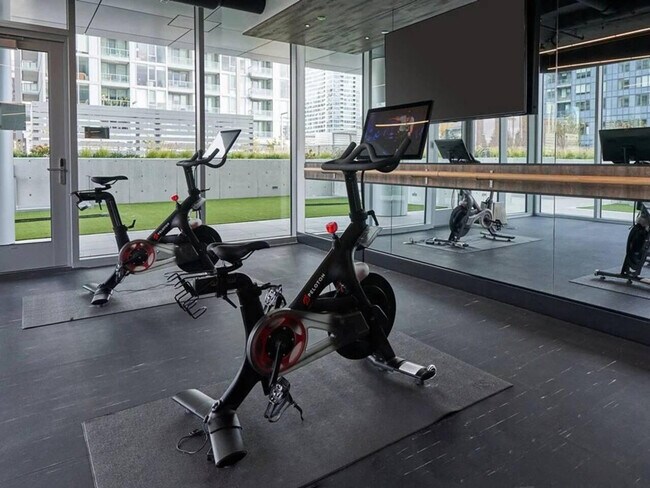 Building Photo - 326 N Union Ave