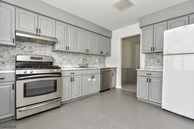 Building Photo - 398 Mayer Ct