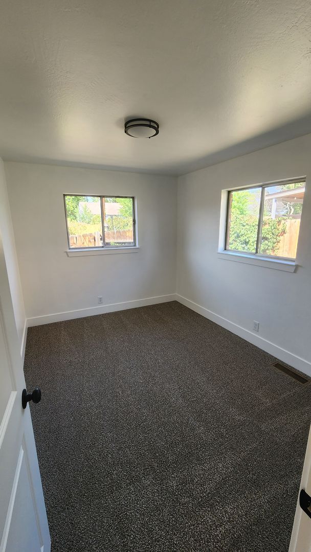 Building Photo - Move-In Ready Reno Gem
