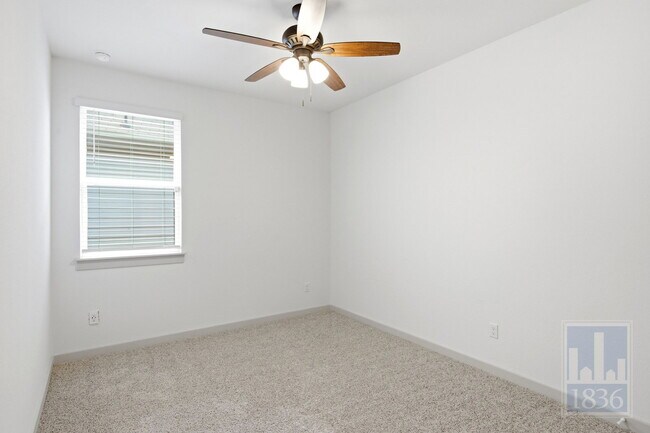 Building Photo - 216 Big Cypress Byu Rd