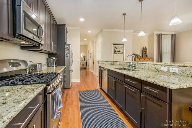 Building Photo - 203 W Summit St