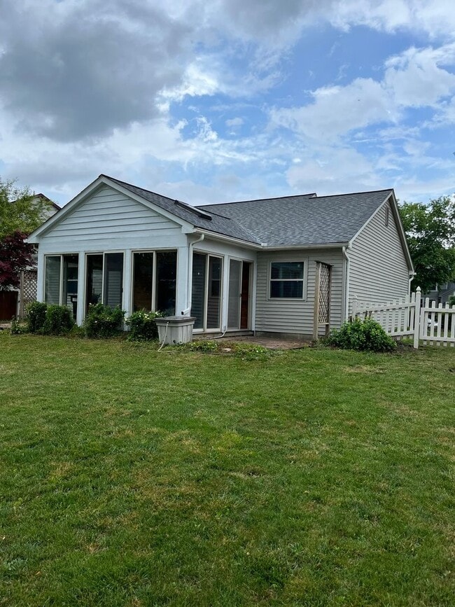 Building Photo - Charming 3-Bedroom Ranch Home with Fenced ...
