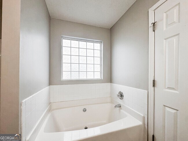 Building Photo - 5021 Serenity Point Ln