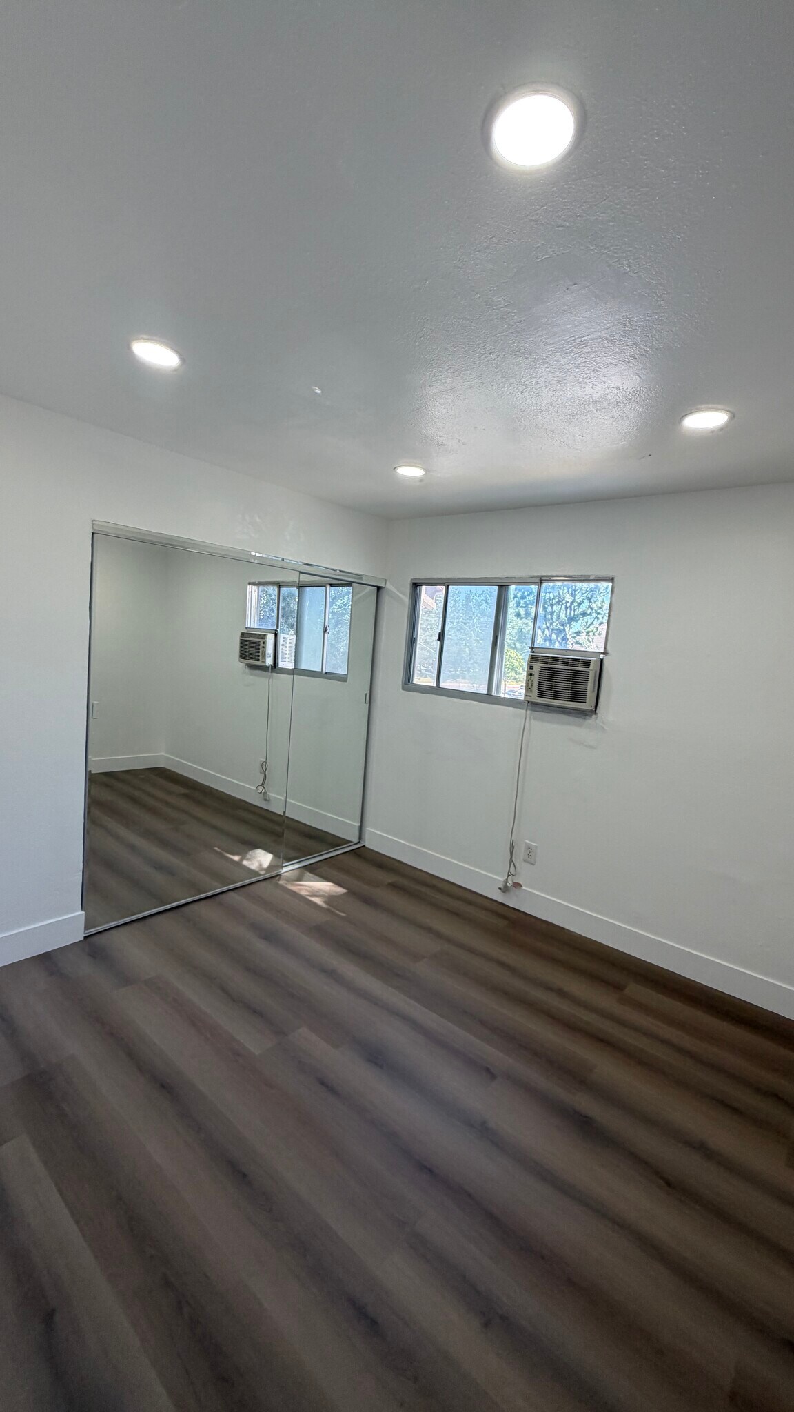 Building Photo - 10331 Lindley Ave