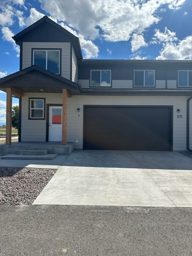 Building Photo - New 3 bed 2.5 bath condo in Manhattan, MT