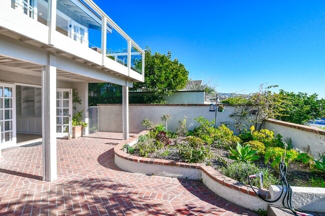 Building Photo - 7 Sandbar Dr