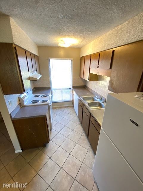 Building Photo - 3 br, 2 bath Condo - 919 Riverview Dr