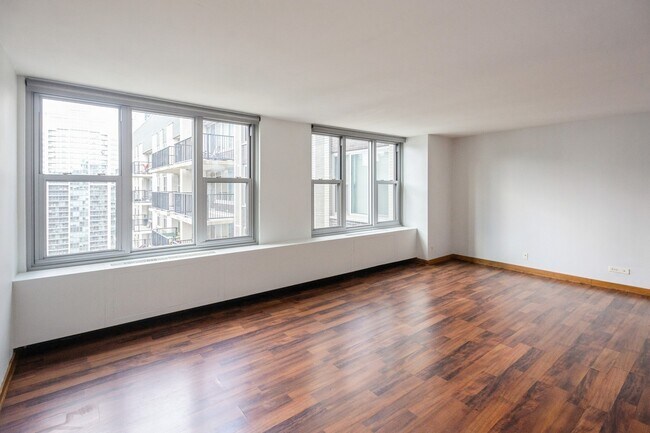Building Photo - 400 E Randolph St