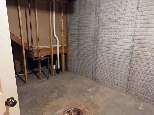 Building Photo - 2717 Bristol Dr