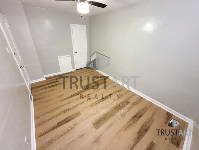 Building Photo - 217 Stevens St