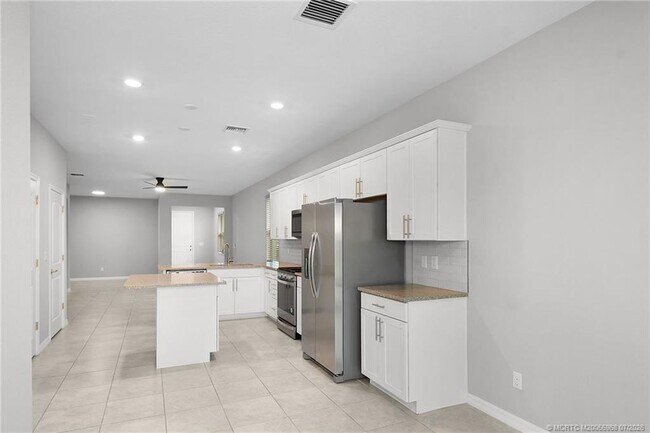 Building Photo - 10214 SW Captiva Dr