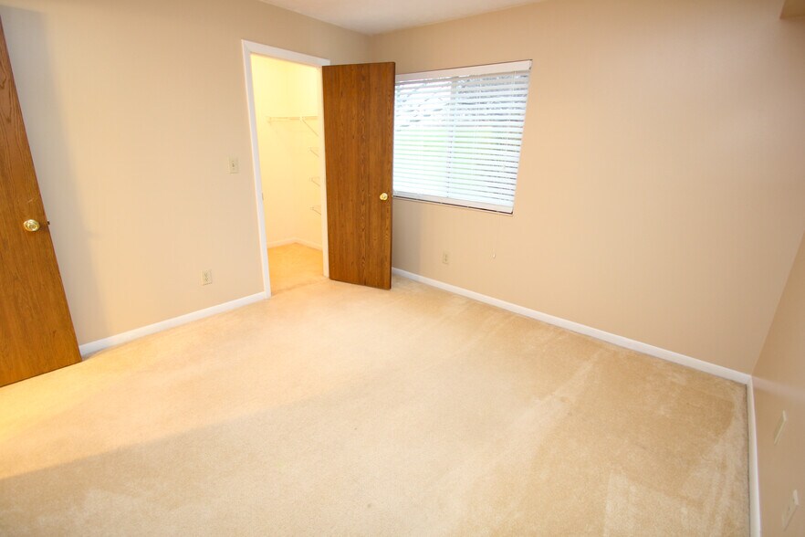 Building Photo - 1431 Hollow Run
