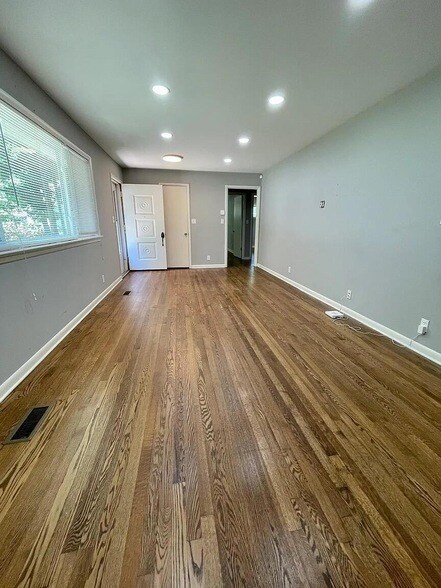 Building Photo - 1310 Aswan Dr