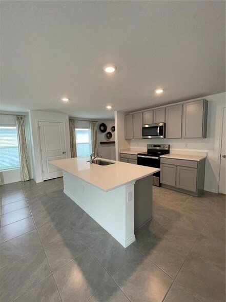 Building Photo - 37059 Kings Crown Dr