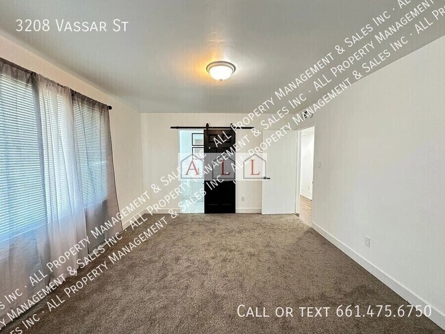 Building Photo - 3208 Vassar St