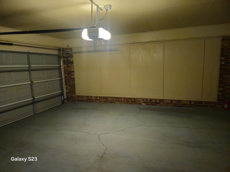 Garage - 2104 Beattie Rd