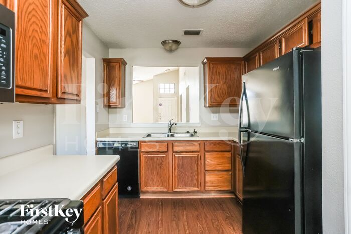 Building Photo - 4368 Saugus Dr