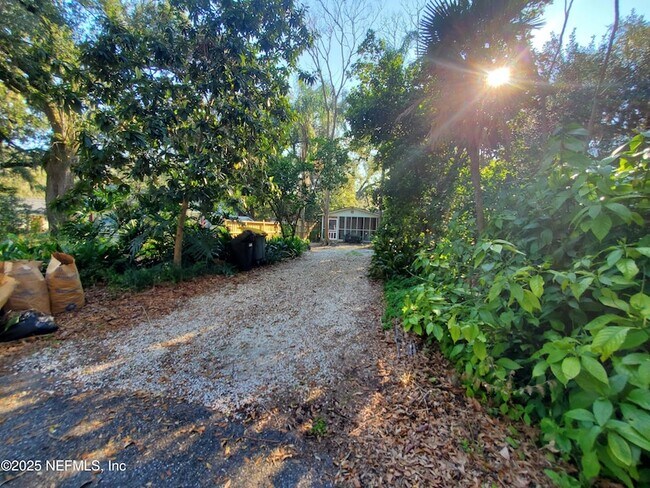 Building Photo - 2514 Algonquin Ave