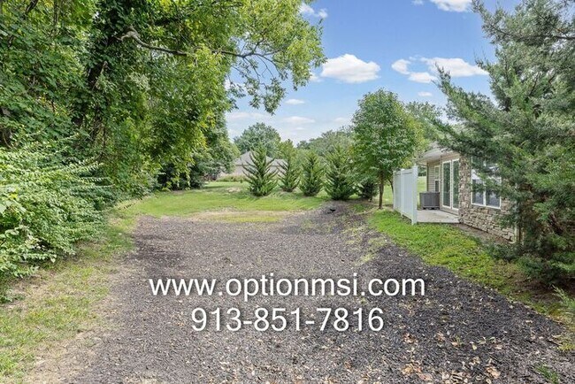 Building Photo - Beautifully Updated Liberty Home in a Prime Location!
