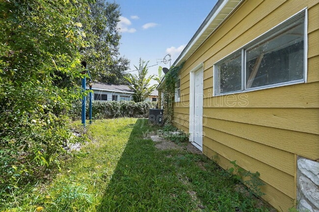 Building Photo - 709 S 7th St