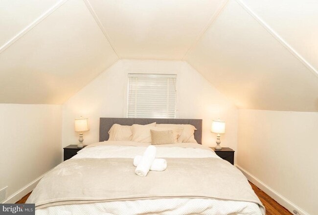 Building Photo - 1037 16th St S