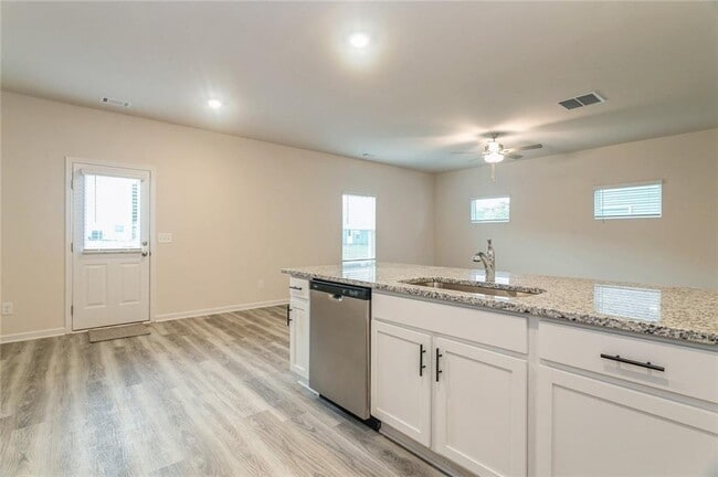 Building Photo - 631 Mackenzie Cv