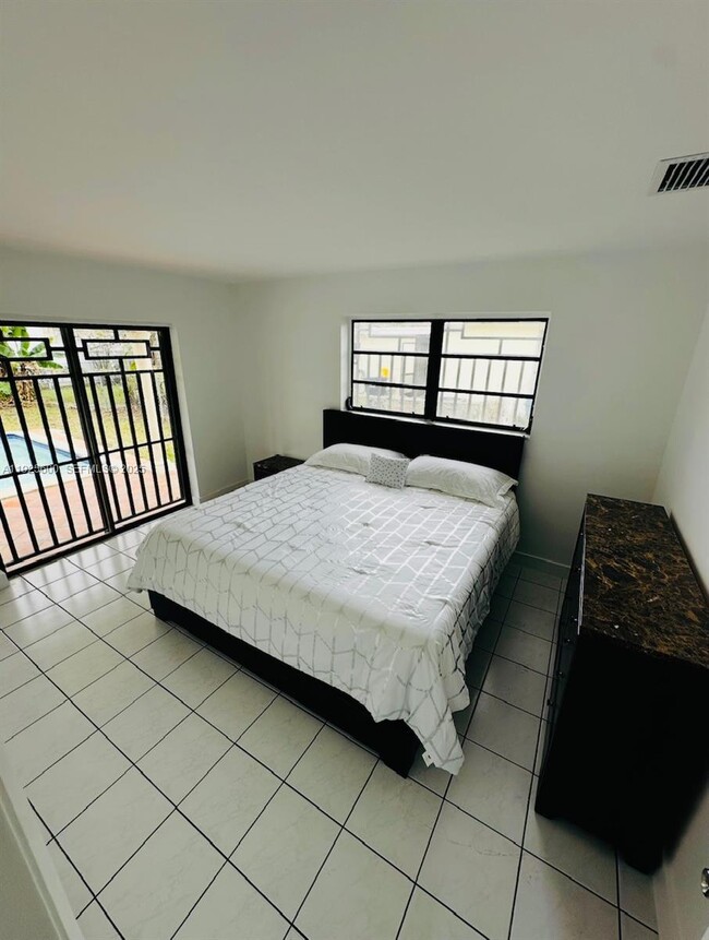 Building Photo - 3225 SW 94th Ave