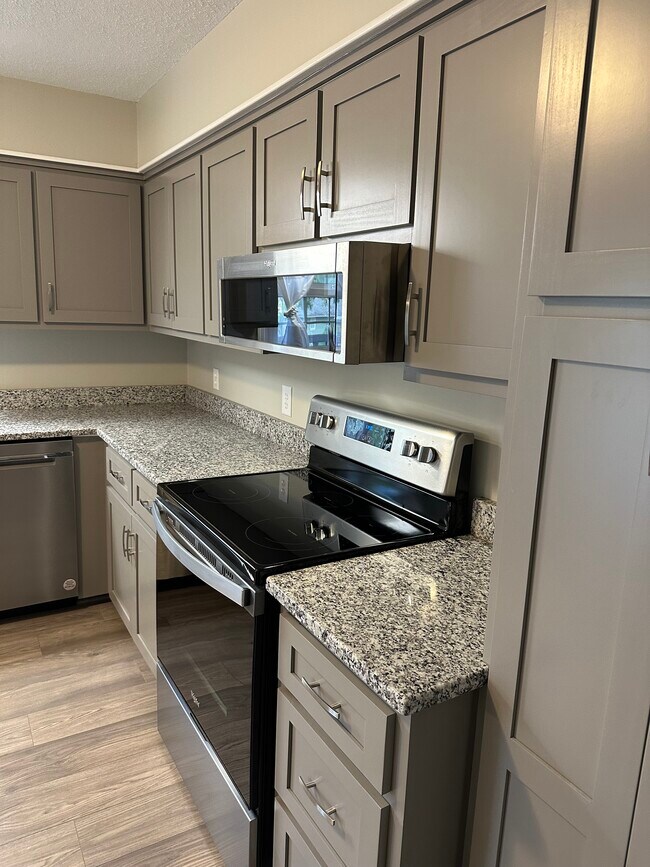 Building Photo - 203 20th Ave N