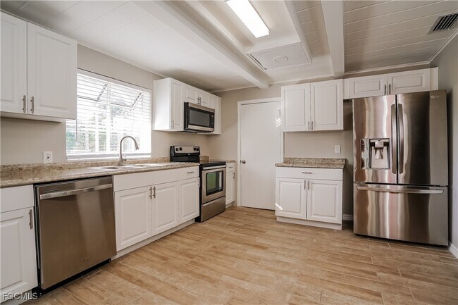 Building Photo - 1219 Thompson Ave