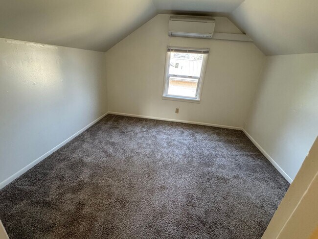 Building Photo - 4 Bedroom 2 Bathroom Mount Vernon House Cl...