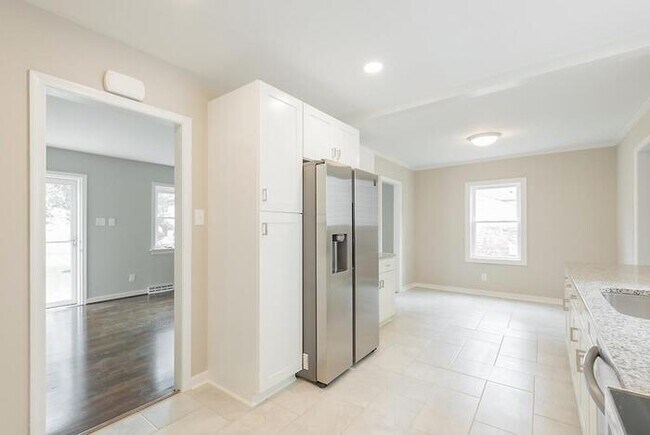 Building Photo - Spacious 4 Bedroom Home in West End Manor – Available April 10 – $2,600/mo