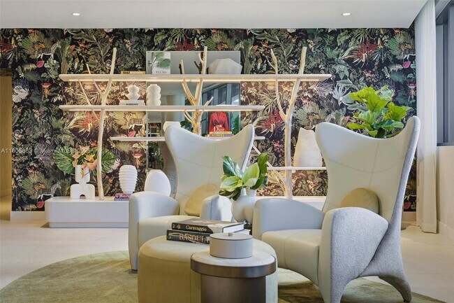 Building Photo - 700 NE 24th St