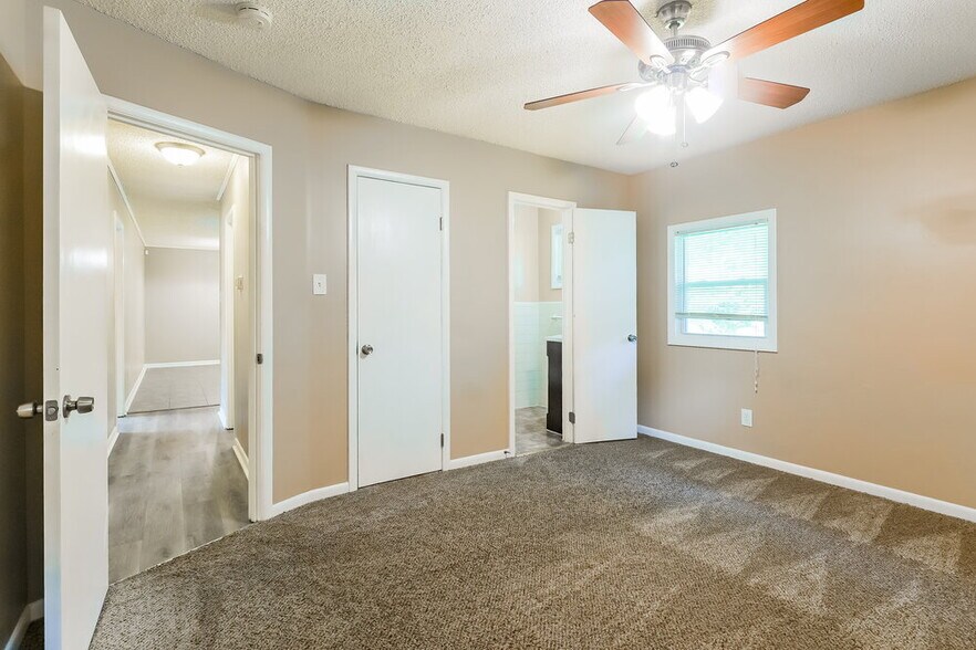 Building Photo - 2415 Rose Ln