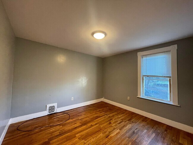 Building Photo - 20-22-22 Wilson St